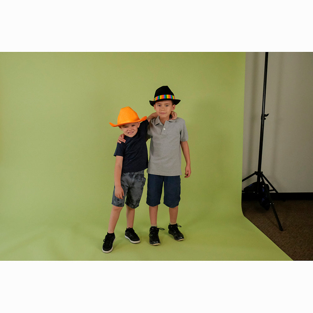 EMAILY #13 Tropical Green SEAMLESS PAPER 2.72M X 10M